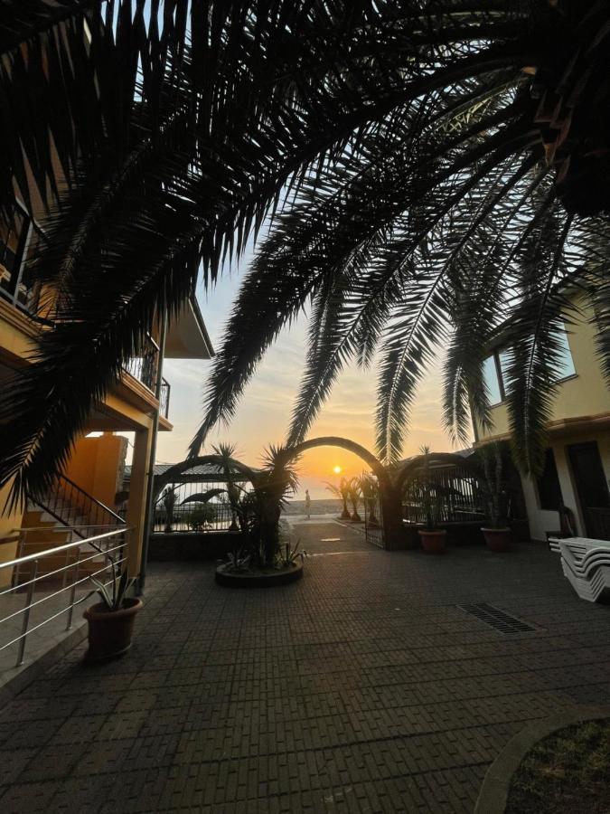 Kvariati Palma Hotel ภายนอก รูปภาพ