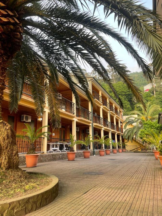Kvariati Palma Hotel ภายนอก รูปภาพ